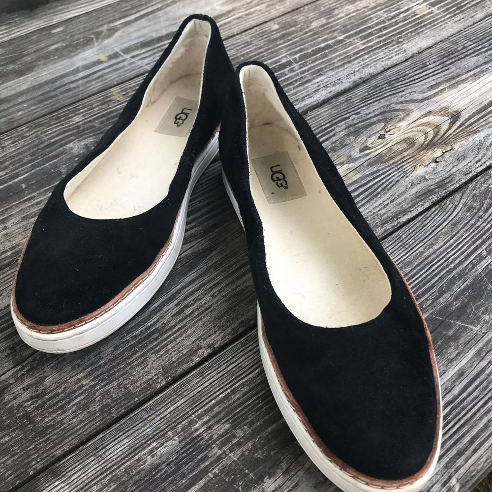 Adorable Ugg suede slip- on sneaker